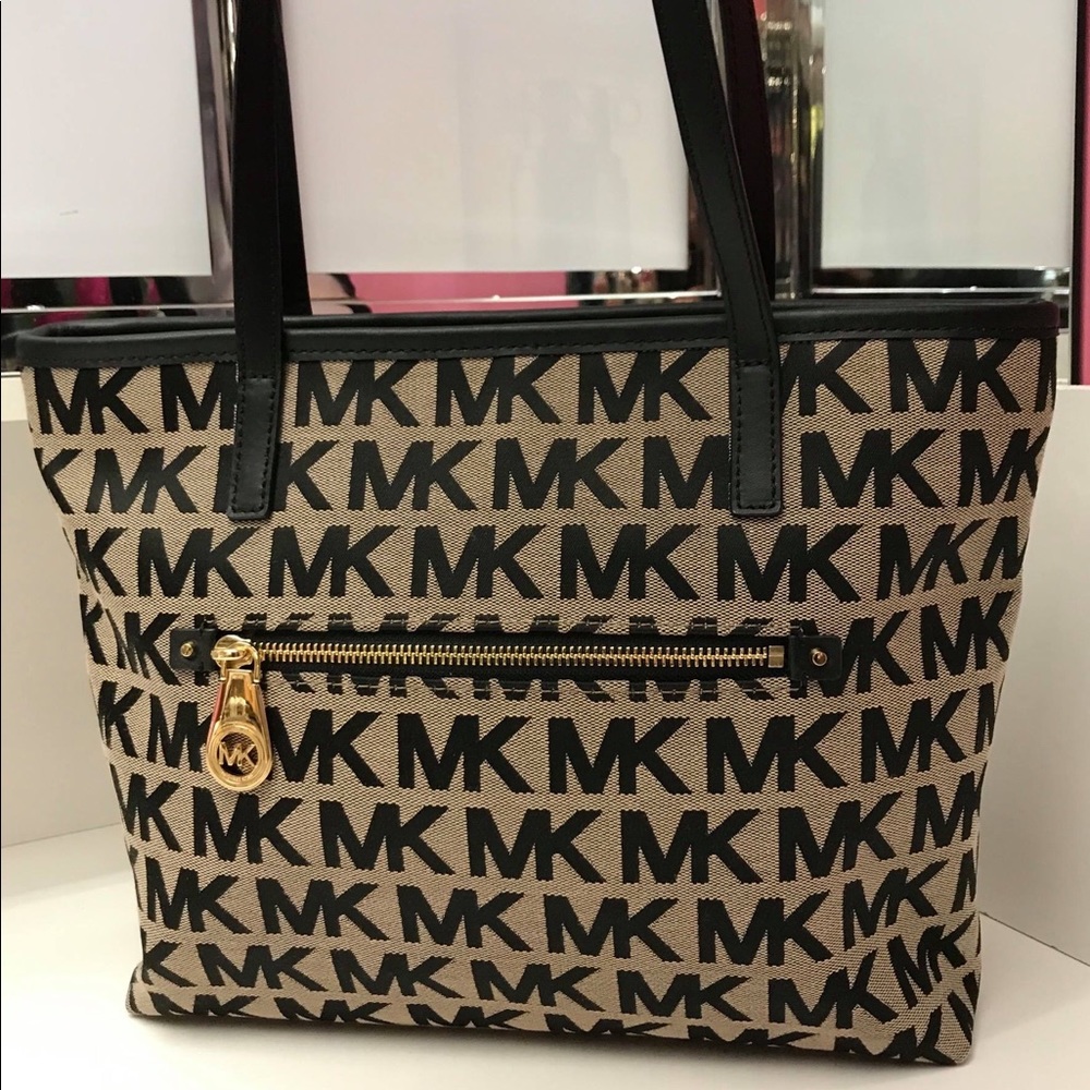 SALE‼️ Michael Kors Tote 💗